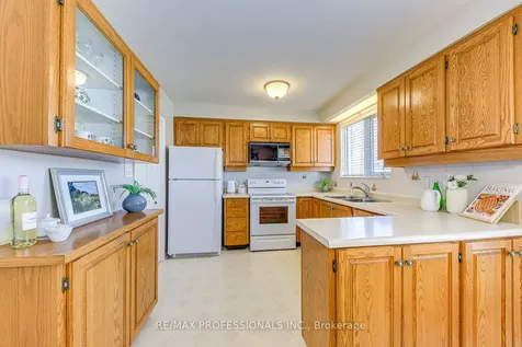 270 Wellesworth Drive Toronto ON M9C 4S7