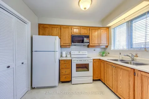 270 Wellesworth Drive Toronto ON M9C 4S7