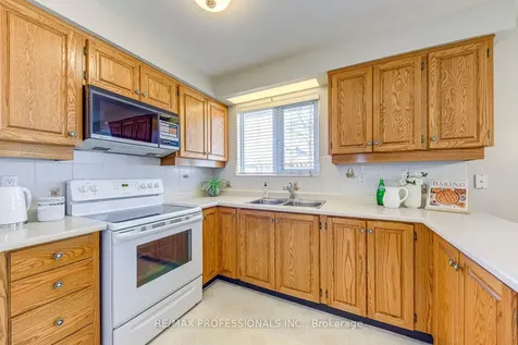 270 Wellesworth Drive Toronto ON M9C 4S7