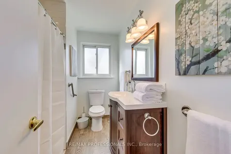 270 Wellesworth Drive Toronto ON M9C 4S7