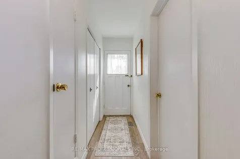 270 Wellesworth Drive Toronto ON M9C 4S7