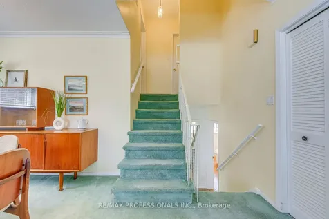 270 Wellesworth Drive Toronto ON M9C 4S7