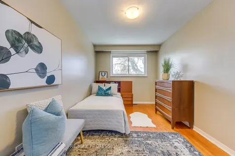 270 Wellesworth Drive Toronto ON M9C 4S7