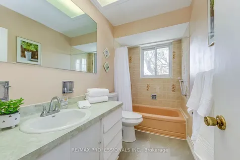 270 Wellesworth Drive Toronto ON M9C 4S7