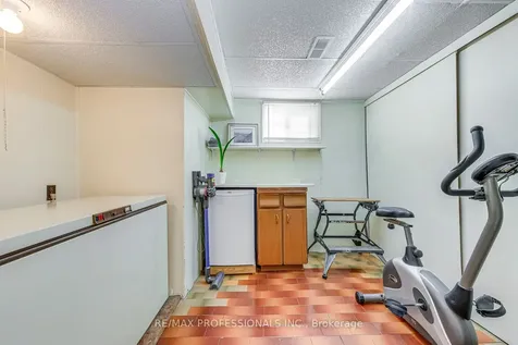 270 Wellesworth Drive Toronto ON M9C 4S7