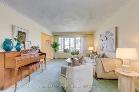 270 Wellesworth Drive Toronto ON M9C 4S7