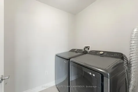 8 Tarmola Park Court Toronto ON M9L 0A6