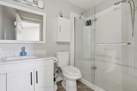 578 Trafford Crescent Oakville ON L6L 3T3
