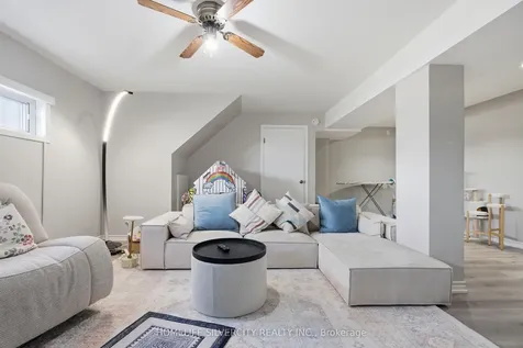 578 Trafford Crescent Oakville ON L6L 3T3