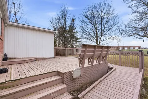 578 Trafford Crescent Oakville ON L6L 3T3