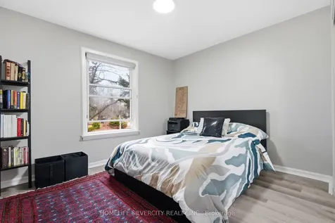 578 Trafford Crescent Oakville ON L6L 3T3
