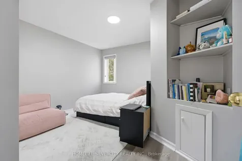 578 Trafford Crescent Oakville ON L6L 3T3
