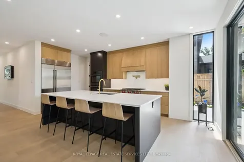 515 Pineland Avenue Oakville ON L6K 1Z9