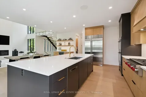 515 Pineland Avenue Oakville ON L6K 1Z9