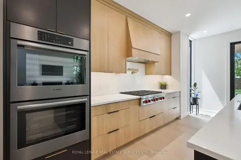 515 Pineland Avenue Oakville ON L6K 1Z9