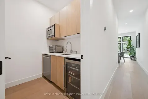 515 Pineland Avenue Oakville ON L6K 1Z9
