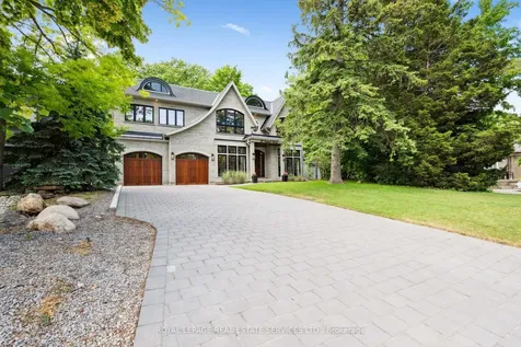 515 Pineland Avenue Oakville ON L6K 1Z9