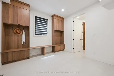 515 Pineland Avenue Oakville ON L6K 1Z9