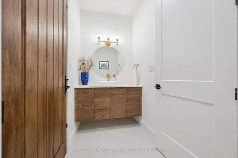 515 Pineland Avenue Oakville ON L6K 1Z9