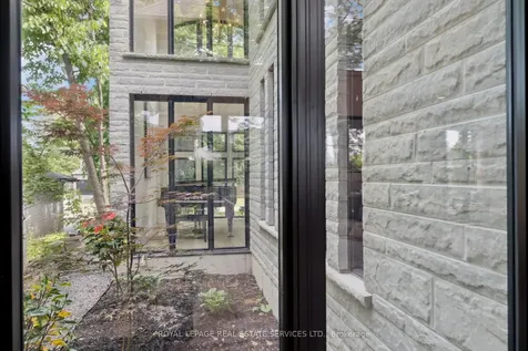 515 Pineland Avenue Oakville ON L6K 1Z9