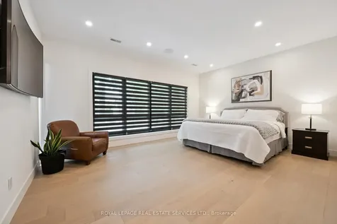 515 Pineland Avenue Oakville ON L6K 1Z9