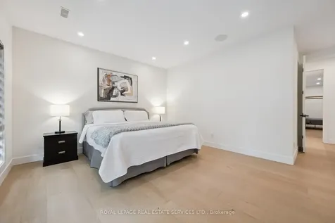 515 Pineland Avenue Oakville ON L6K 1Z9