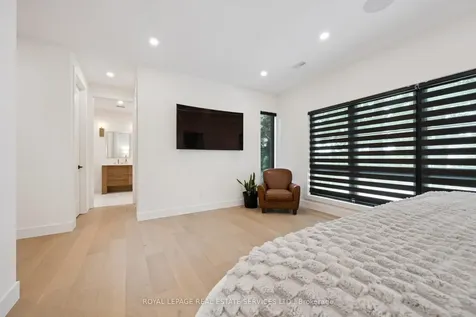 515 Pineland Avenue Oakville ON L6K 1Z9