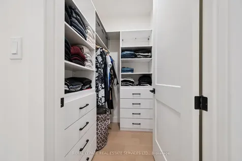 515 Pineland Avenue Oakville ON L6K 1Z9