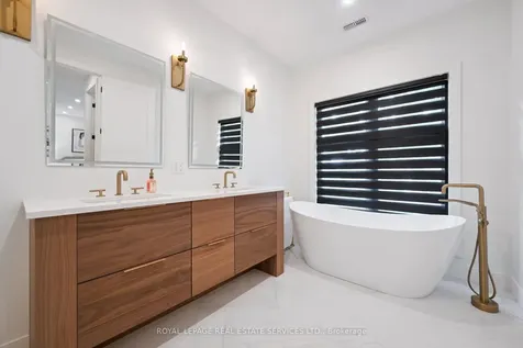 515 Pineland Avenue Oakville ON L6K 1Z9