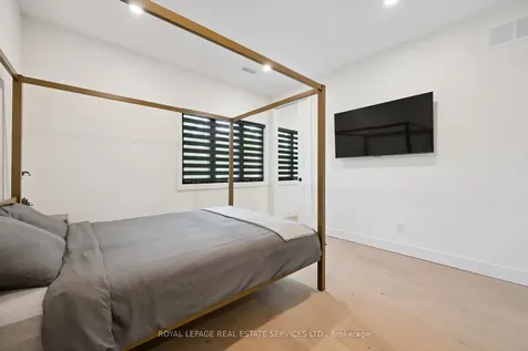 515 Pineland Avenue Oakville ON L6K 1Z9