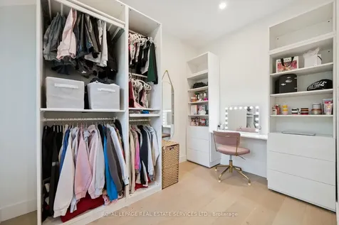 515 Pineland Avenue Oakville ON L6K 1Z9