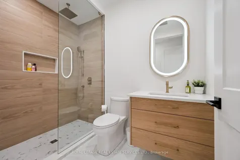515 Pineland Avenue Oakville ON L6K 1Z9
