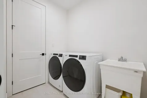 515 Pineland Avenue Oakville ON L6K 1Z9
