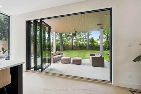 515 Pineland Avenue Oakville ON L6K 1Z9