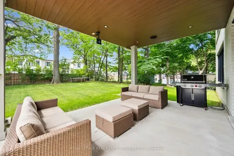 515 Pineland Avenue Oakville ON L6K 1Z9