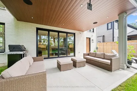 515 Pineland Avenue Oakville ON L6K 1Z9