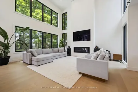 515 Pineland Avenue Oakville ON L6K 1Z9