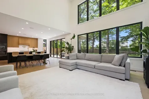 515 Pineland Avenue Oakville ON L6K 1Z9