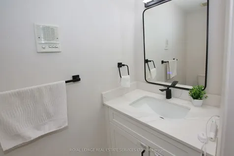 60 Hanson Road Mississauga ON L5B 2P6