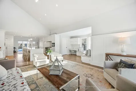 133 Mineola Road E Mississauga ON L5G 2E7