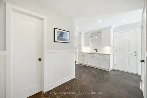 133 Mineola Road E Mississauga ON L5G 2E7