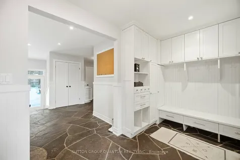 133 Mineola Road E Mississauga ON L5G 2E7