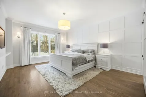 133 Mineola Road E Mississauga ON L5G 2E7