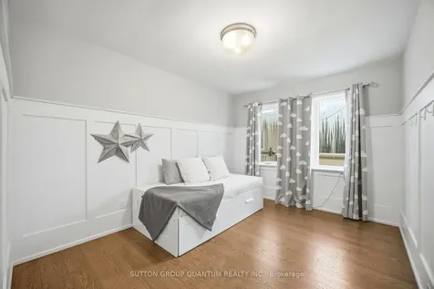 133 Mineola Road E Mississauga ON L5G 2E7