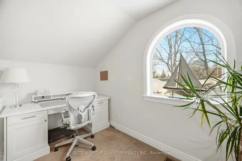 133 Mineola Road E Mississauga ON L5G 2E7