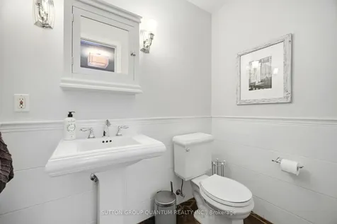 133 Mineola Road E Mississauga ON L5G 2E7