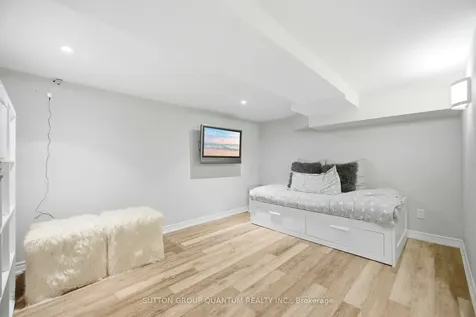 133 Mineola Road E Mississauga ON L5G 2E7