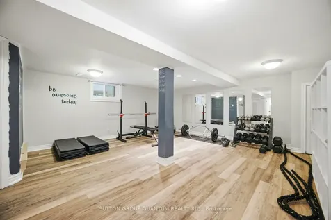 133 Mineola Road E Mississauga ON L5G 2E7