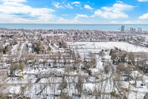 133 Mineola Road E Mississauga ON L5G 2E7