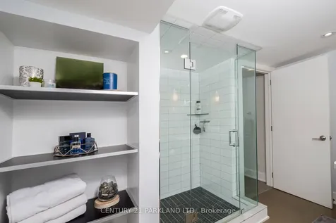45 Deevale Road Toronto ON M3M 1Z4